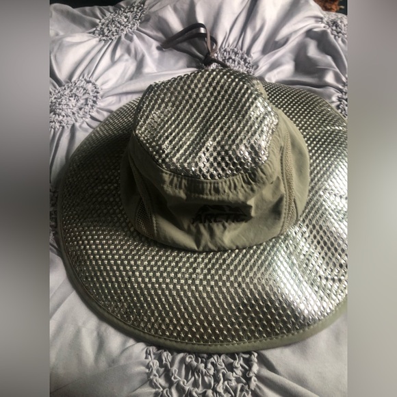 Hat - Picture 2 of 12